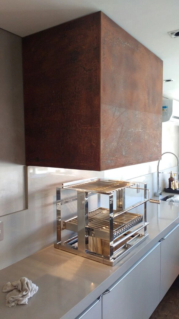 Detalhe de coifa Coplan em aço inox sob medida