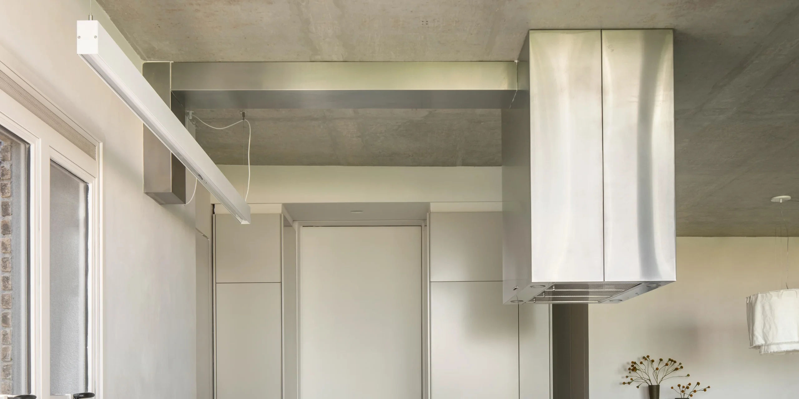 Coifa Coplan premium em cozinha de luxo